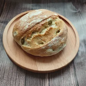 Французская булка с маслинами и сыром, 450 гр.